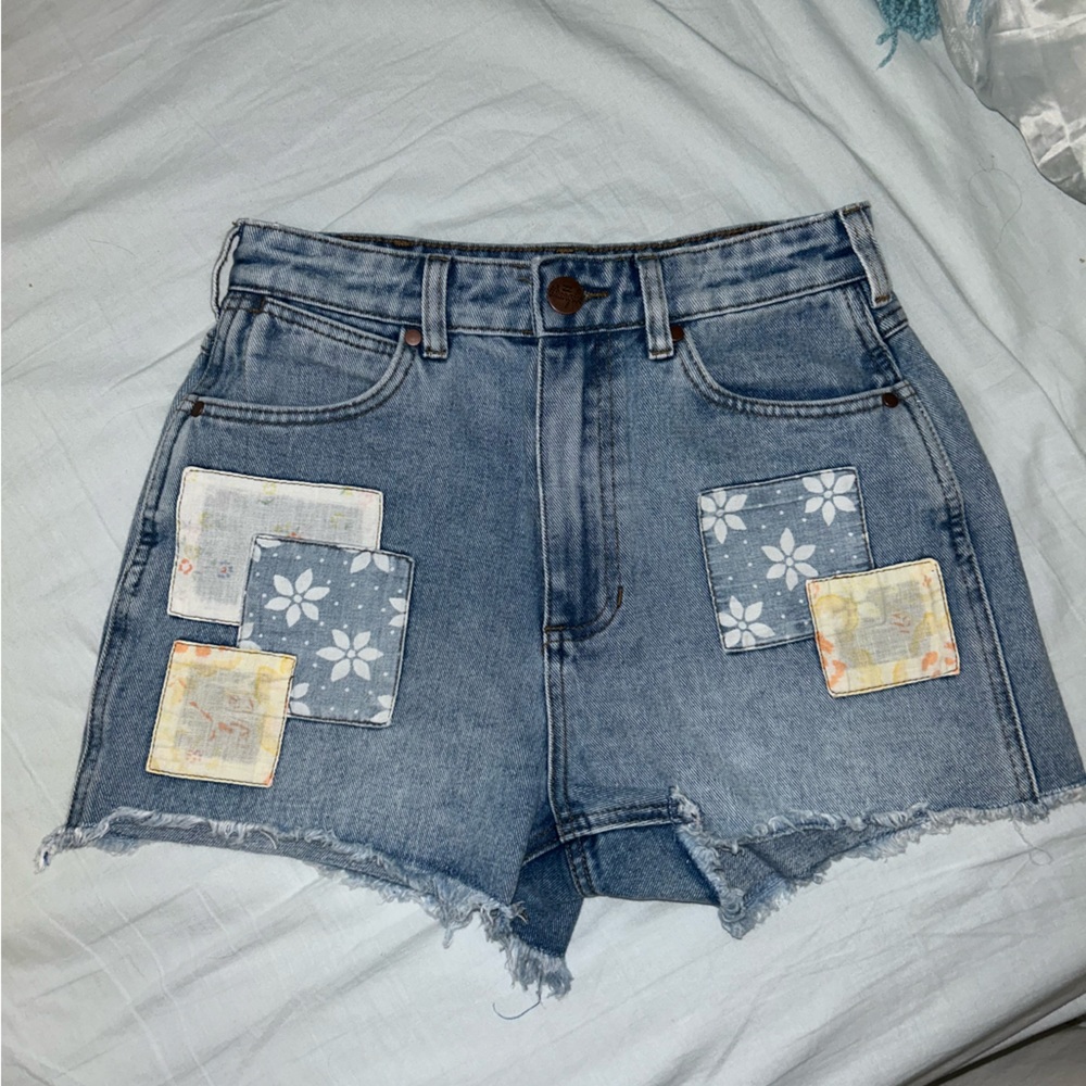 Wrangler patched jean shorts